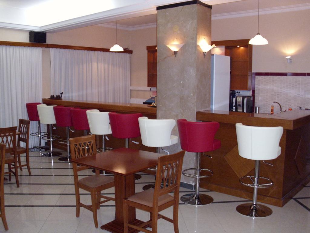 Hotel Cybele Pefki Атина Екстериор снимка