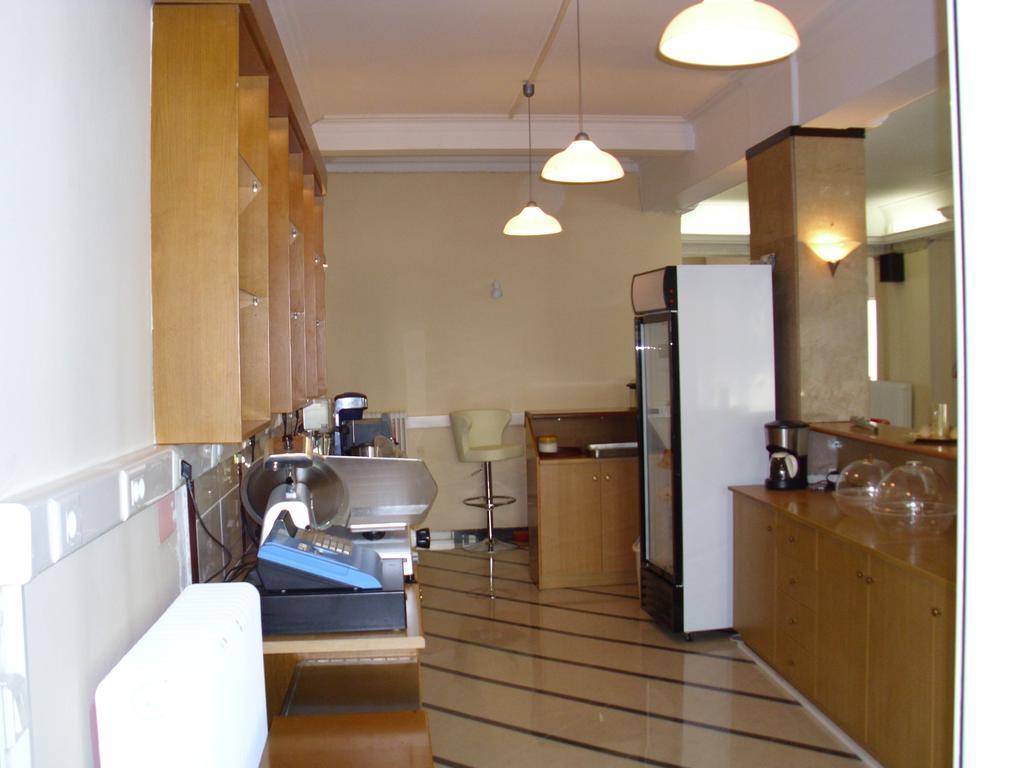 Hotel Cybele Pefki Атина Екстериор снимка