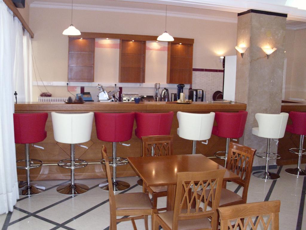 Hotel Cybele Pefki Атина Екстериор снимка