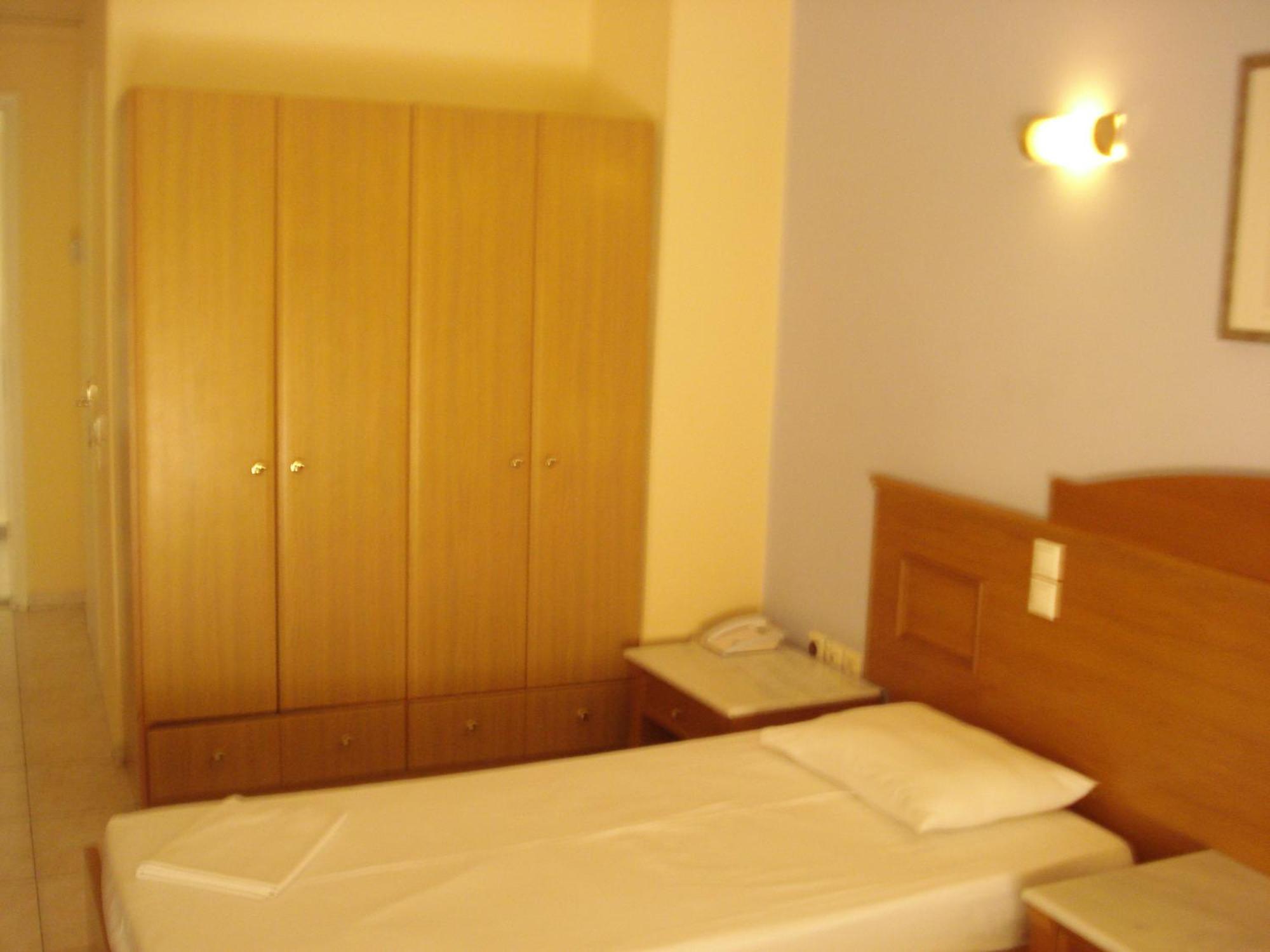 Hotel Cybele Pefki Атина Екстериор снимка