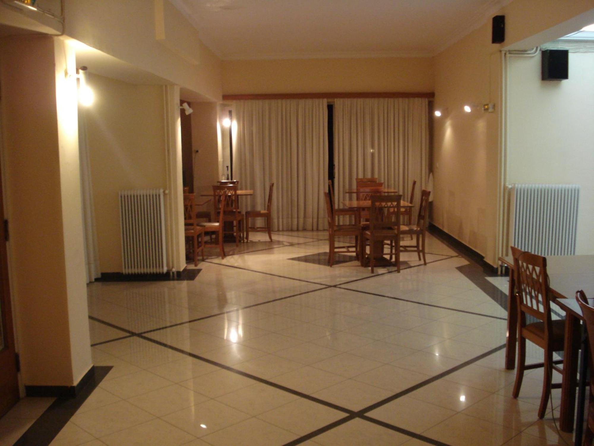 Hotel Cybele Pefki Атина Екстериор снимка