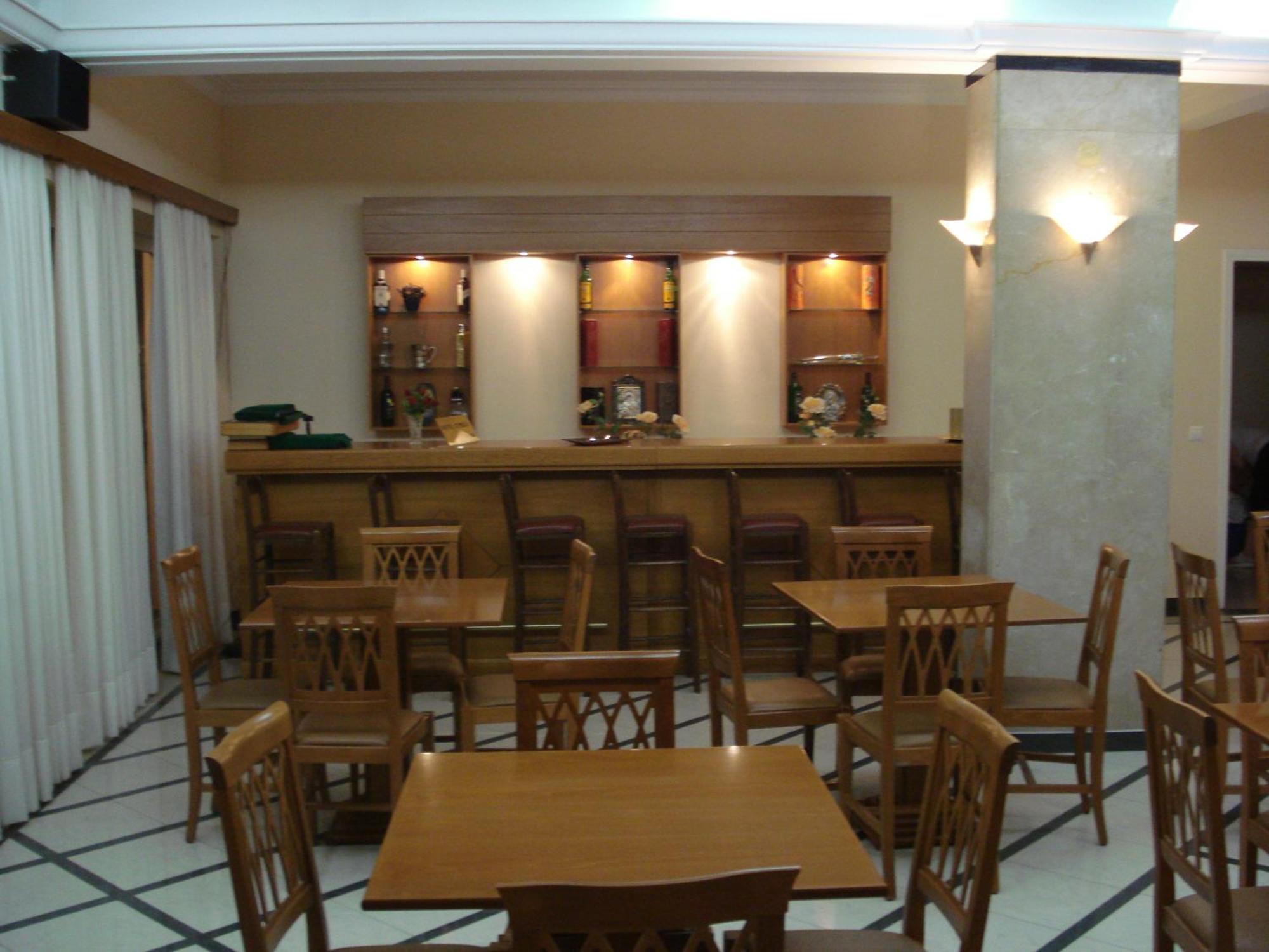 Hotel Cybele Pefki Атина Екстериор снимка