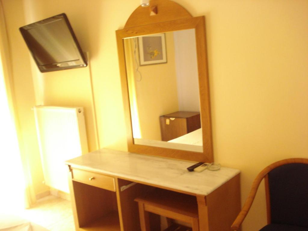Hotel Cybele Pefki Атина Стая снимка