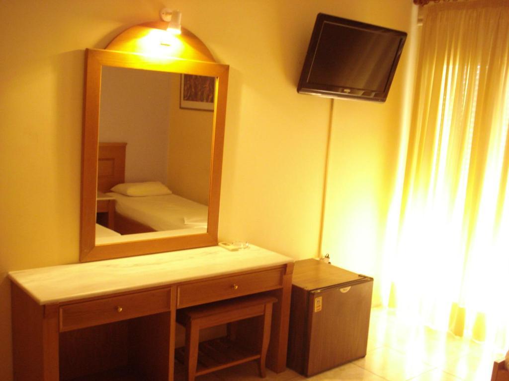 Hotel Cybele Pefki Атина Стая снимка