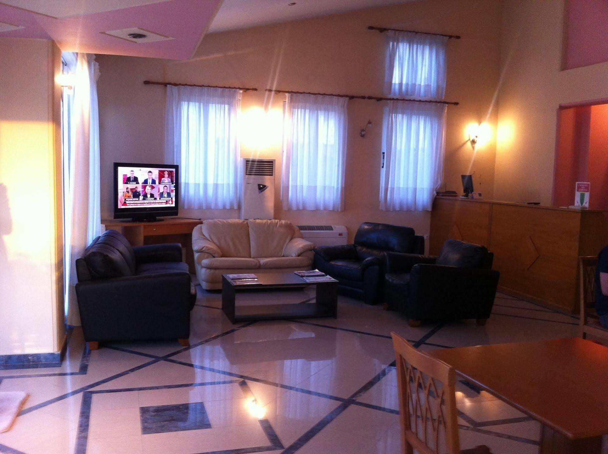 Hotel Cybele Pefki Атина Екстериор снимка