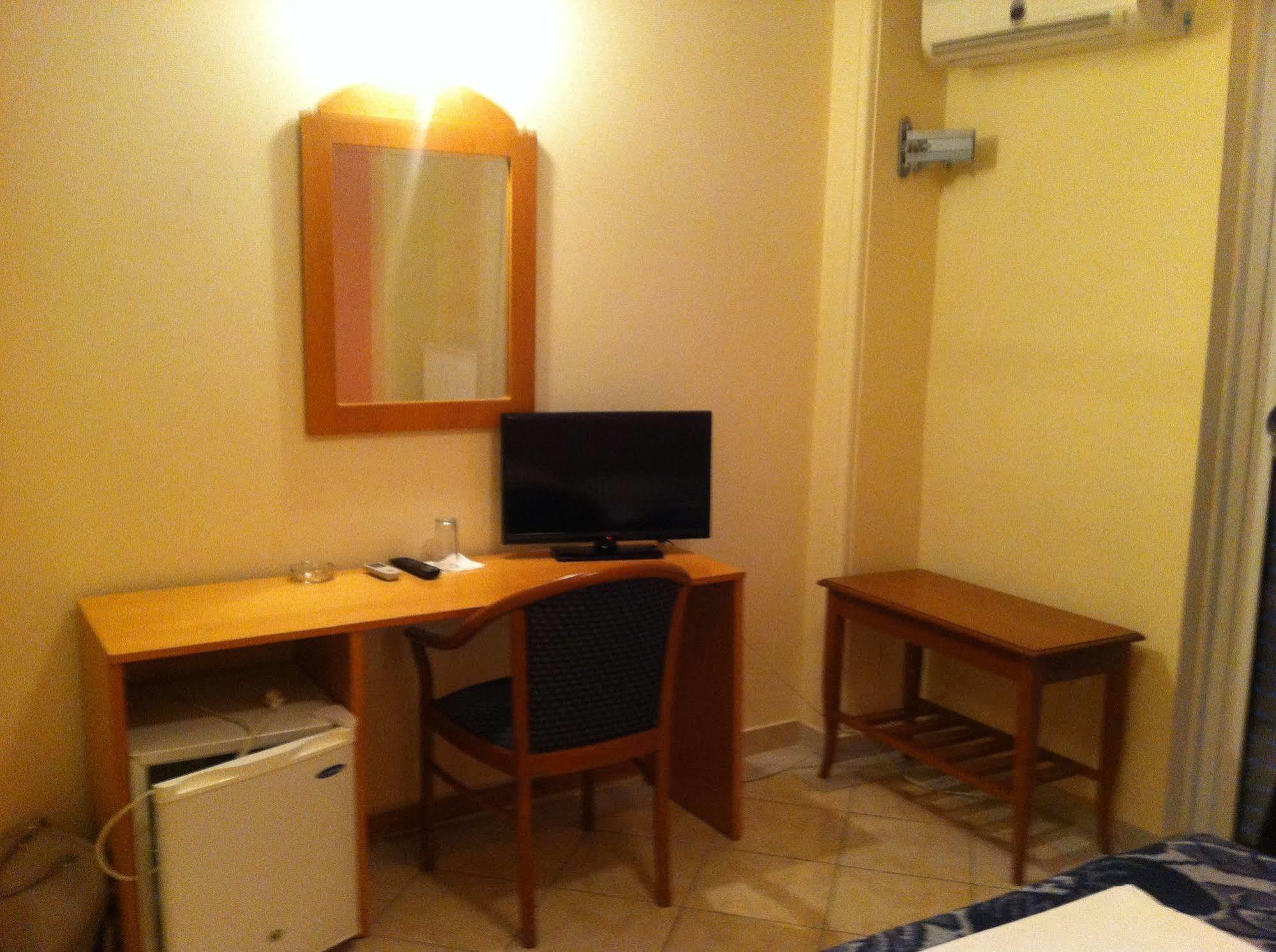 Hotel Cybele Pefki Атина Екстериор снимка