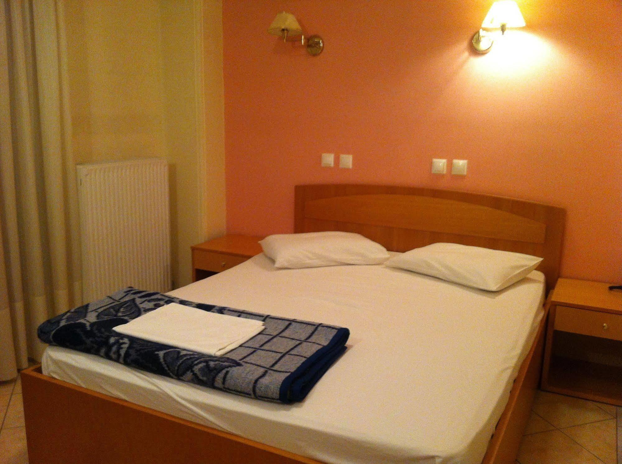 Hotel Cybele Pefki Атина Екстериор снимка