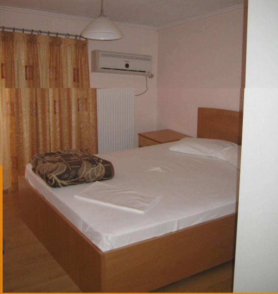 Hotel Cybele Pefki Атина Екстериор снимка